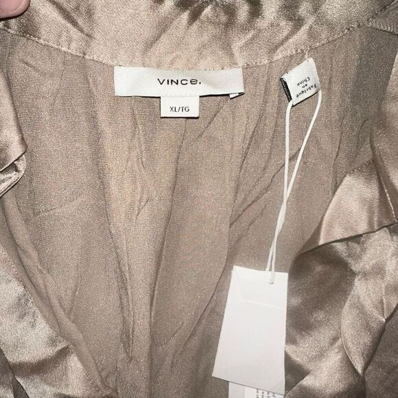NWT  VINCE XL SILK BLOUSE BUTTON UP CAP SLEEVE COLLAR RUCHED- BACK - Picture 5 of 6